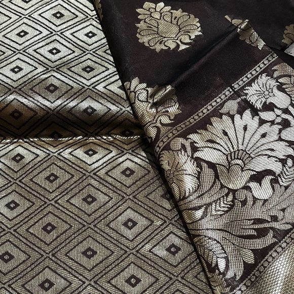Banarasi silk saree with rich zari border in Brown - Picture 4 of 7